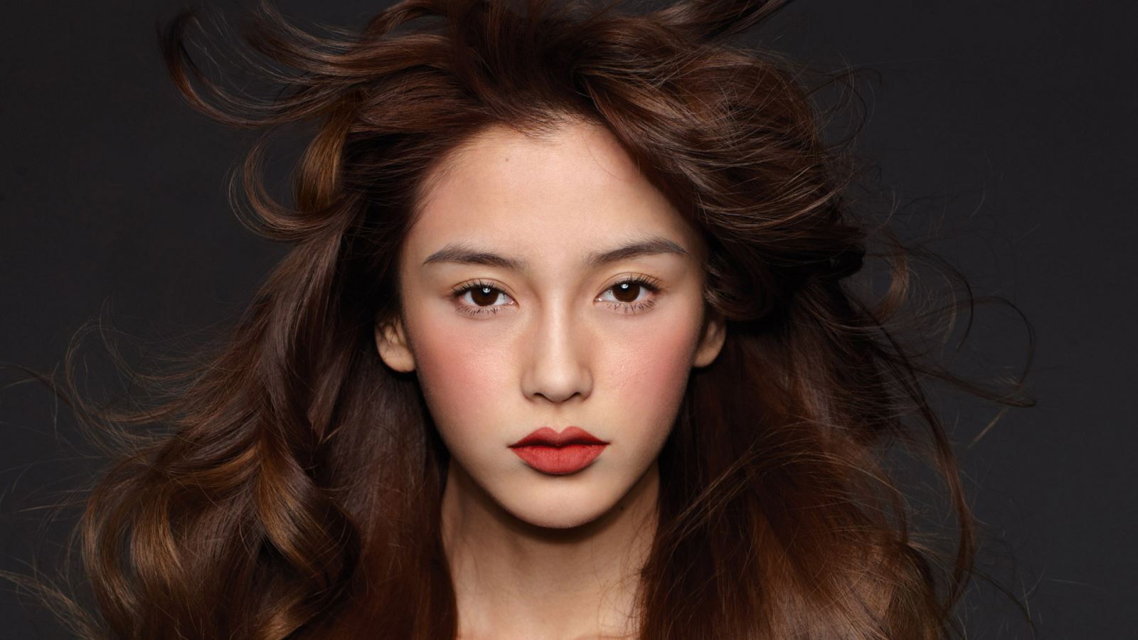 Phun môi collagen giá bao nhiêu