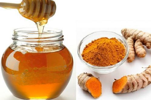 Cách trị rạn da bằng nghệ tươi và mật ong