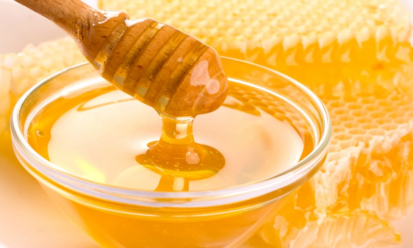 trị mụn mật ong rau má