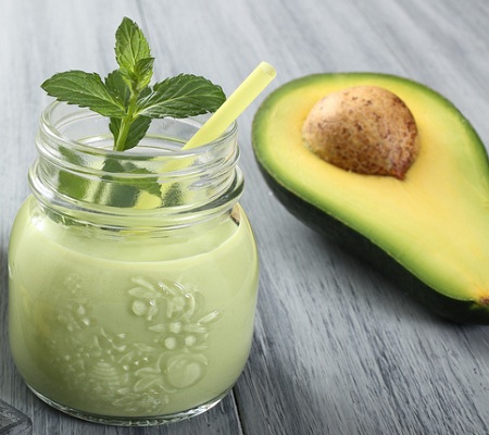 Mặt nạ trẻ hóa da mặt với bơ và sữa chua