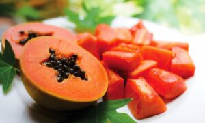 Cách làm hồng nhũ hoa tại nhà bằng đu đủ